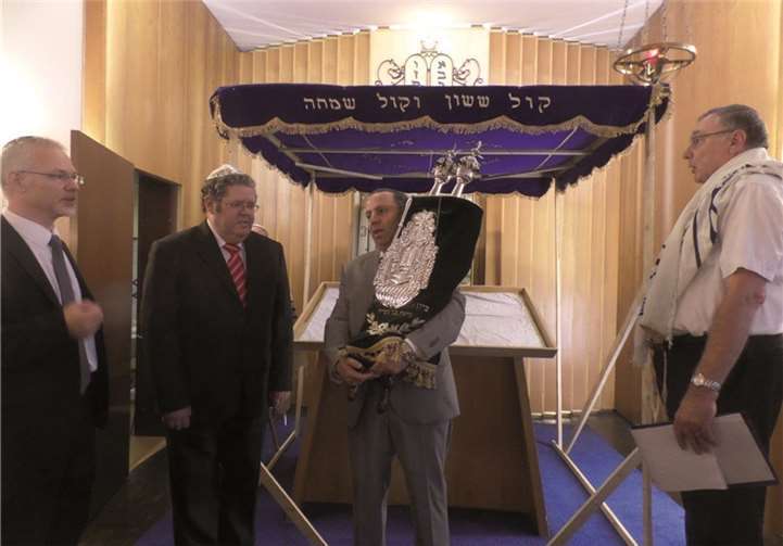 Erstmals seit mehr als 80 Jahren konnte eine neue Torarolle eingeführt werden