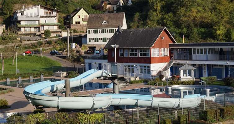 Kalte Dusche fürs Freibad und die Sauna Kalte Dusche fürs Freibad und die Sauna