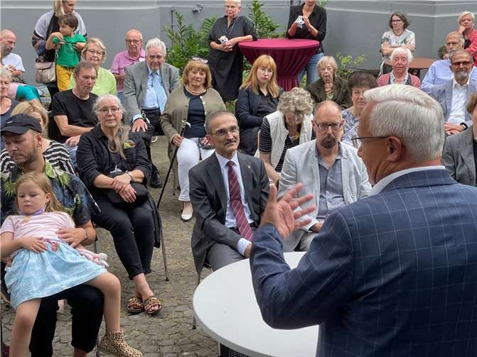 „Düsseldorfer“ zeigen „Verwandlungsmöbel“ 