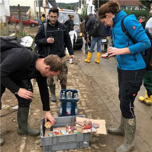 Sinzig: Mit Eimerketten den Schlamm geräumt 