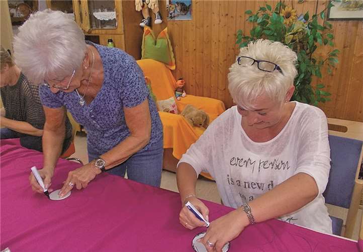 Wir basteln für den Weihnachtsmarkt