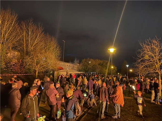 Bunter Lichterzug zog durch die Straßen 