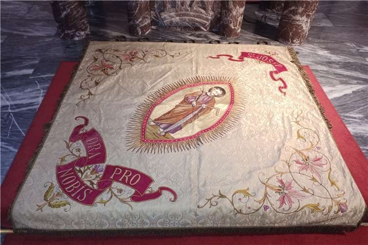 Fahnenfund in Thürer Pfarrkirche 