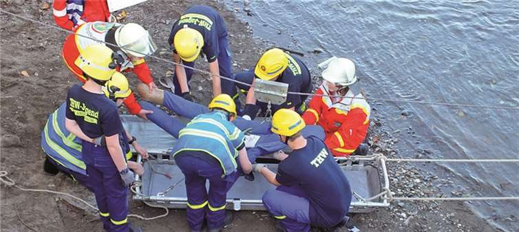 Verletzten mit Seilbahn gerettet