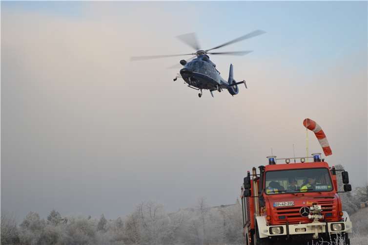 Ahrmündung: Fliegergruppe der Bundespolizei transportierte Flutmüll ab Ahrmündung: Fliegergruppe der Bundespolizei transportierte Flutmüll ab