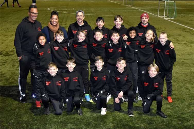 Glänzende Kinderaugen beim Besuch des Weihnachtsmannes 