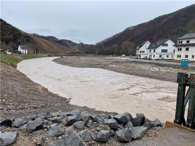 Hochwasserschutz-Update: Risse in Zufahrt zu Behelfsbrücke 