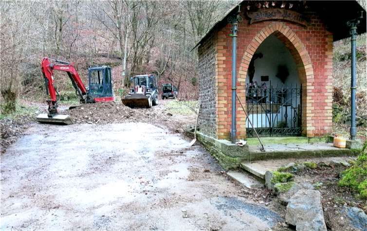 Bad Neuenahr-Ahrweiler: Fleißige Hände beseitigen Flutschäden an Winzerkapelle Bad Neuenahr-Ahrweiler: Fleißige Hände beseitigen Flutschäden an Winzerkapelle