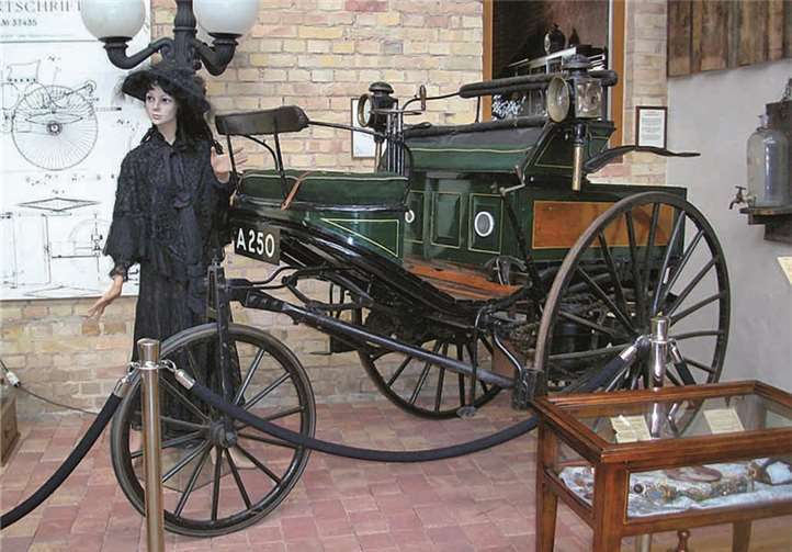 Fahrt zum Schloss Benrath mit Blick hinter die Kulissen des Schlosses 