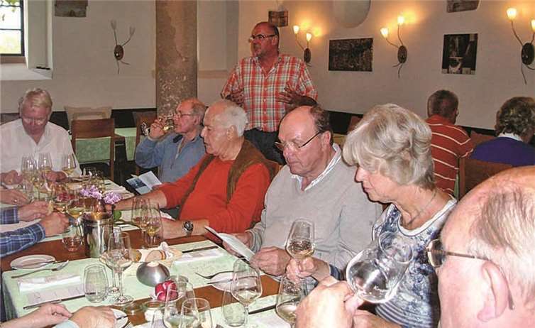 Fahrt zum Schloss Benrath mit Blick hinter die Kulissen des Schlosses 