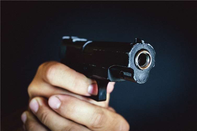 Bewaffneter Raubüberfall auf Bankfiliale 