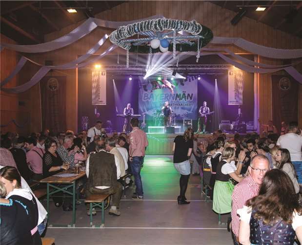 Bayrische Gaudi beim Junggesellenfest in Oberfell 