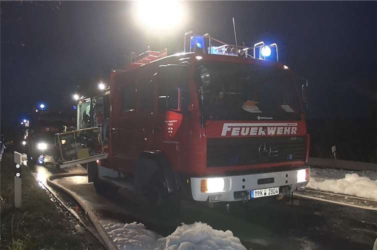 Brennender LKW fährt in letzter Minute von der A48 ab 