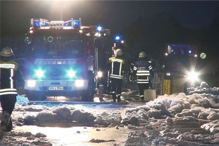 Brennender LKW fährt in letzter Minute von der A48 ab 