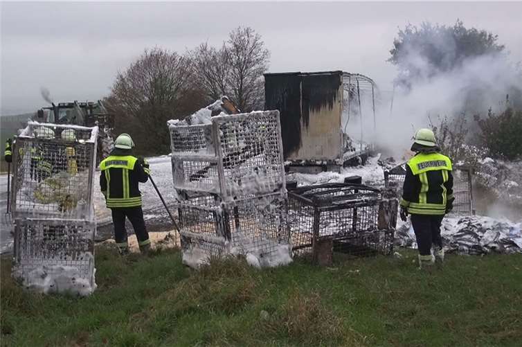 Brennender LKW fährt in letzter Minute von der A48 ab 