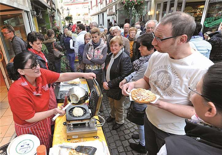 1500 handgebackene Weckmänner verteilt 