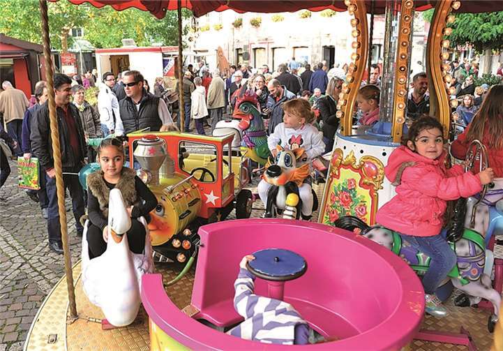 1500 handgebackene Weckmänner verteilt 