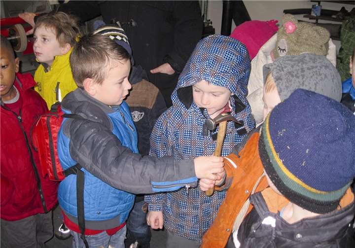 Besuch einer Schusterwerkstatt 