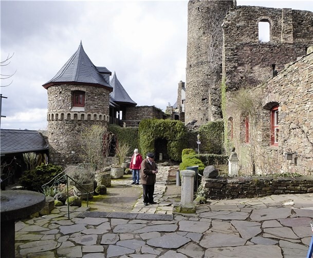Senioren besuchten die Burg Thurant 