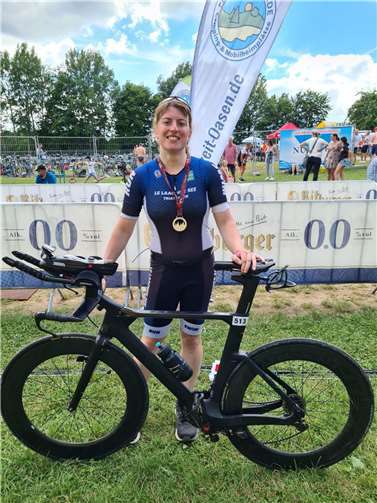 Doreen Schulze meistert den Tankumsee Triathlon 