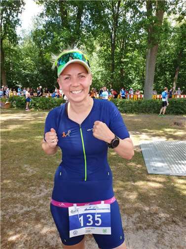 Doreen Schulze meistert den Tankumsee Triathlon 