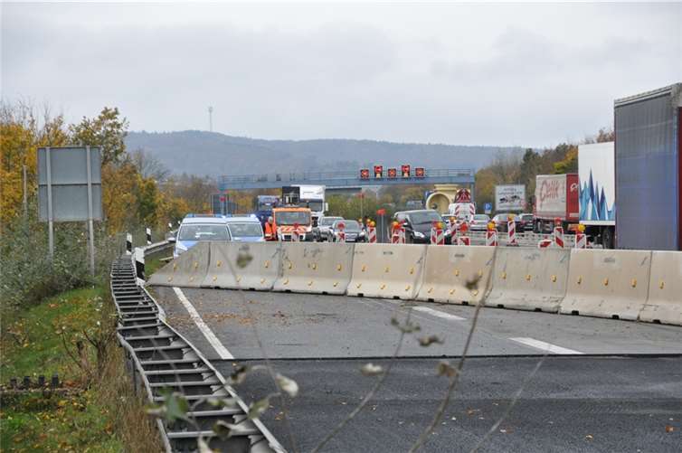 BLICK aktuell TV: PKW rast in Baustelle 