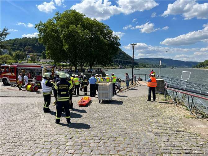 Andernach: Großübung von Feuerwehr, DLRG und DRK am Rhein 
