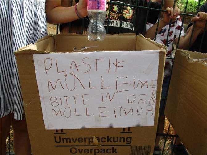 Müll auf dem Kita-Weg: Den Maxi-Kindern in Thür reichts 