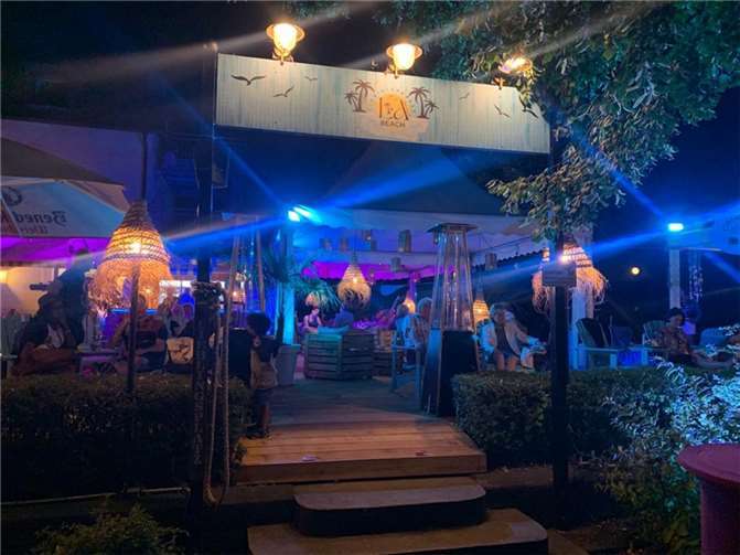 90er Hits und Feuerwerk – es wurde getanzt bis es kracht 