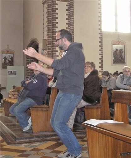 Kirchenchor füllte den Raum mit Leben 