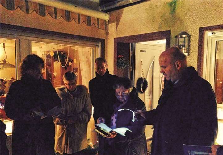 Weihnachtswunschbaum-Aktion macht Bedürftigen eine Freude 