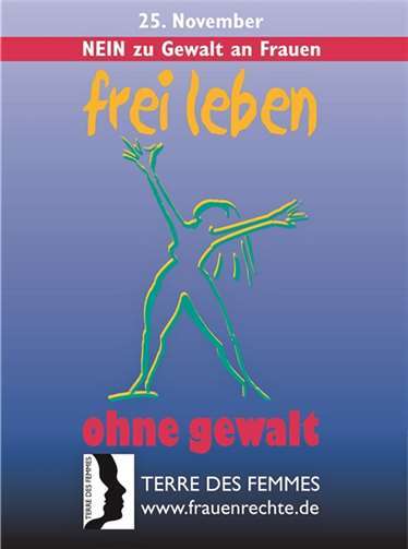 Aktionsflagge gegen Gewalt weht vor dem Rathaus 