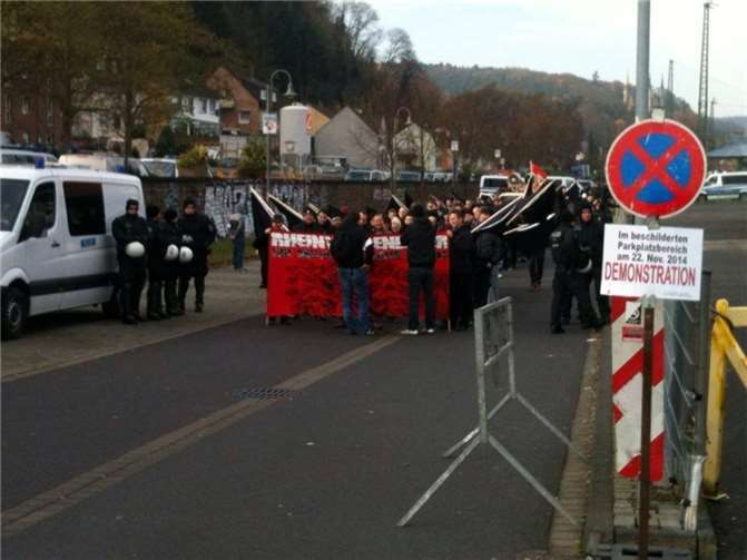 "Steinewerfen auf Polizeibeamte"