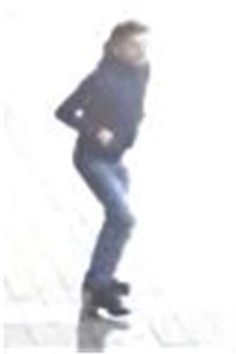 Foto-Fahndung: Goldkette bei Straßenraub vom Hals gerissen  