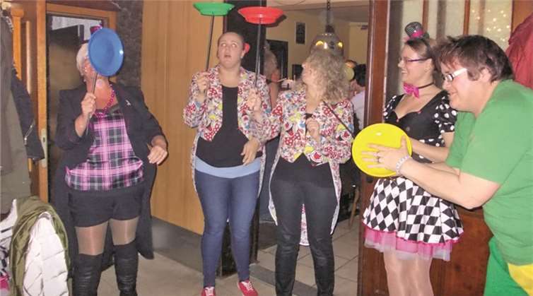 Manege frei, die Möhnen feiern Karneval 