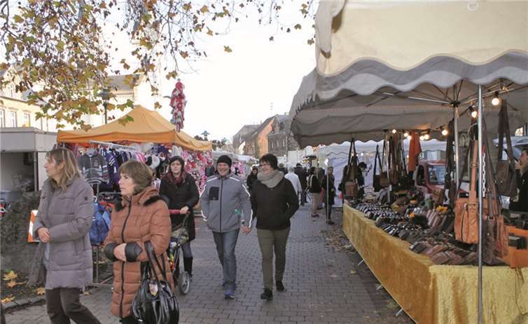 Schlemmen und shoppen bei herrlichem Herbstwetter 