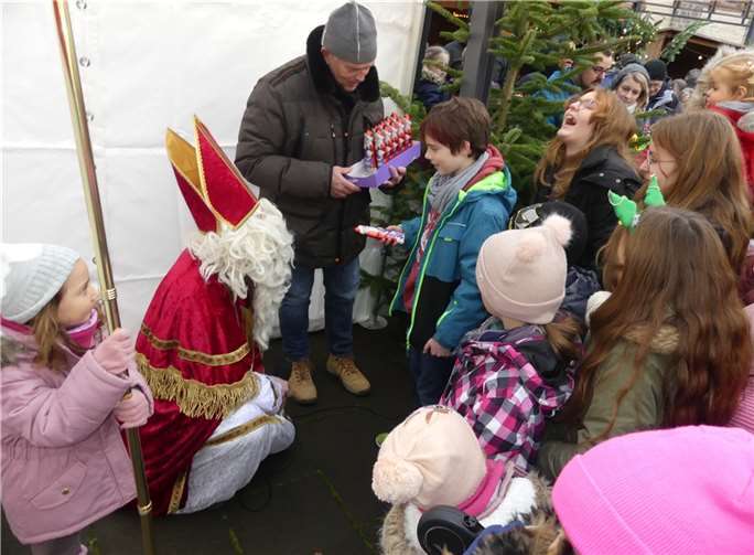 Besuch des Nikolaus begeisterte die Kids 
