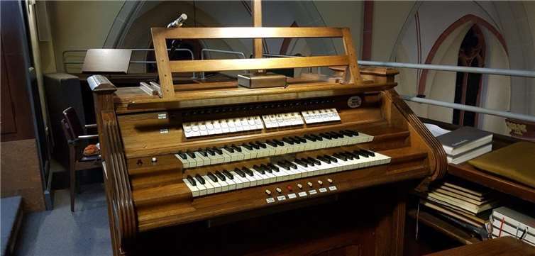 Die Orgel in der Odendorfer Pfarrkirche St. Petrus und Paulus Die Orgel in der Odendorfer Pfarrkirche St. Petrus und Paulus
