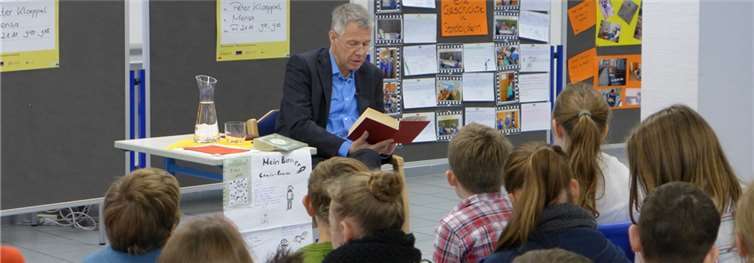Peter Kloeppel ging mit den Schülern auf "Sendung"