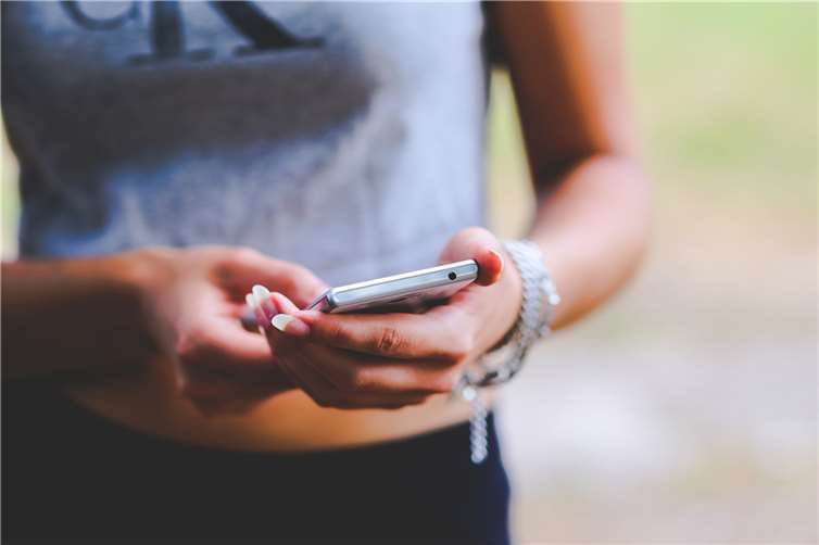 Verlorenes Mobiltelefon unterschlagen