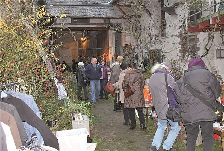 Adventsmarkt rund um das Café „Kostbar“