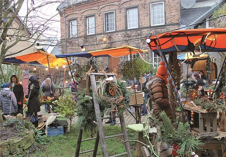 Adventsmarkt rund um das Café „Kostbar“ 