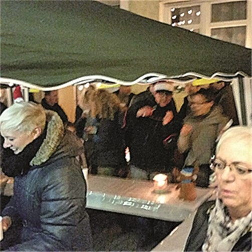 Treffen auf dem Weihnachtsmarkt 
