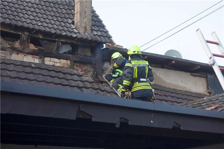 Kaminbrand forderte Feuerwehr Dierdorf Kaminbrand forderte Feuerwehr Dierdorf