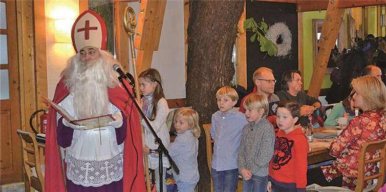 Ein abwechslungsreiches Programm stimmte auf die Weihnachtszeit ein 