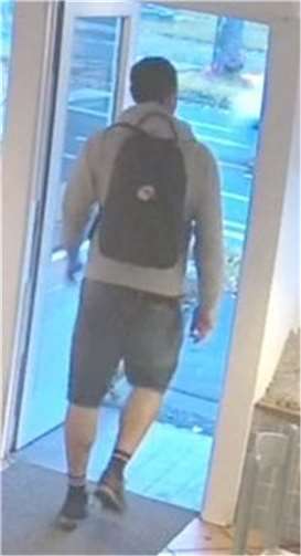 Foto-Fahndung: - Wer kennt diesen Mann? 