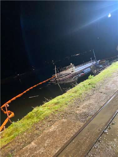 Brohl-Lützing: Fahrgastschiff im Hafen gesunken 