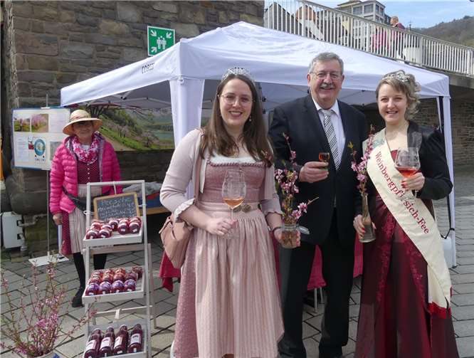 Traditioneller Pfirsichblütenmarkt lockte erneut zahlreiche Besucher 