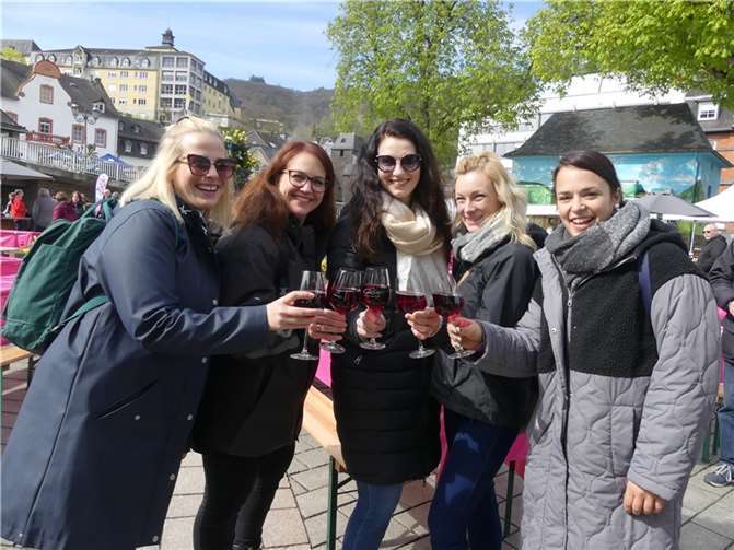 Traditioneller Pfirsichblütenmarkt lockte erneut zahlreiche Besucher 