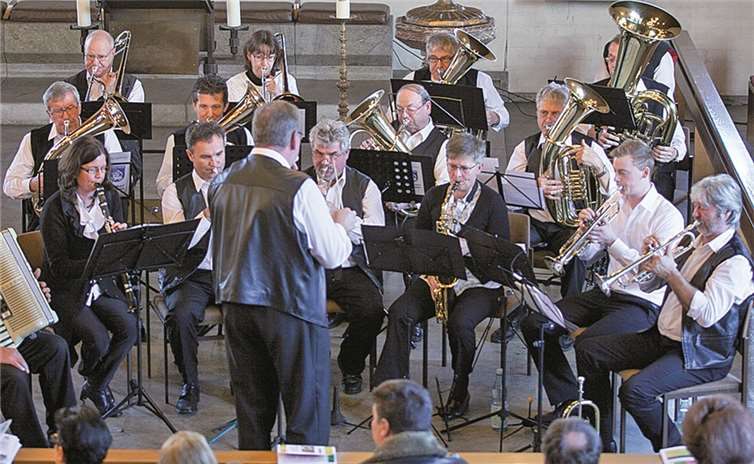 Fröhliches Musizieren für die Geschenke benachteiligter Kinder 